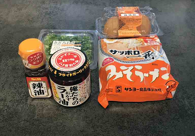 食べるラー油を使った油そばをサッポロ一番でアレンジしてみた ブルちゃまログ